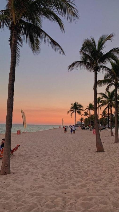 Downtown Hollywood Holiday Retreat Dania Beach Lejlighed Eksteriør billede